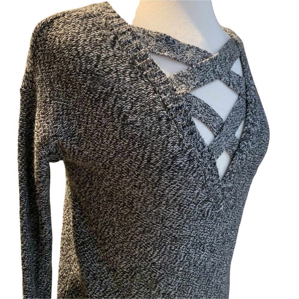 Black and white long sleeve crisscross neck Sweater Size Small - Picture 2 of 6